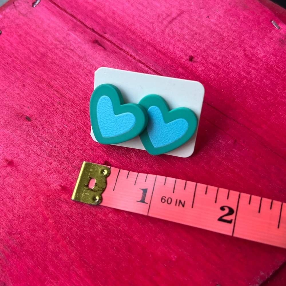 Heart shape stud earrings - Picture 2 of 3